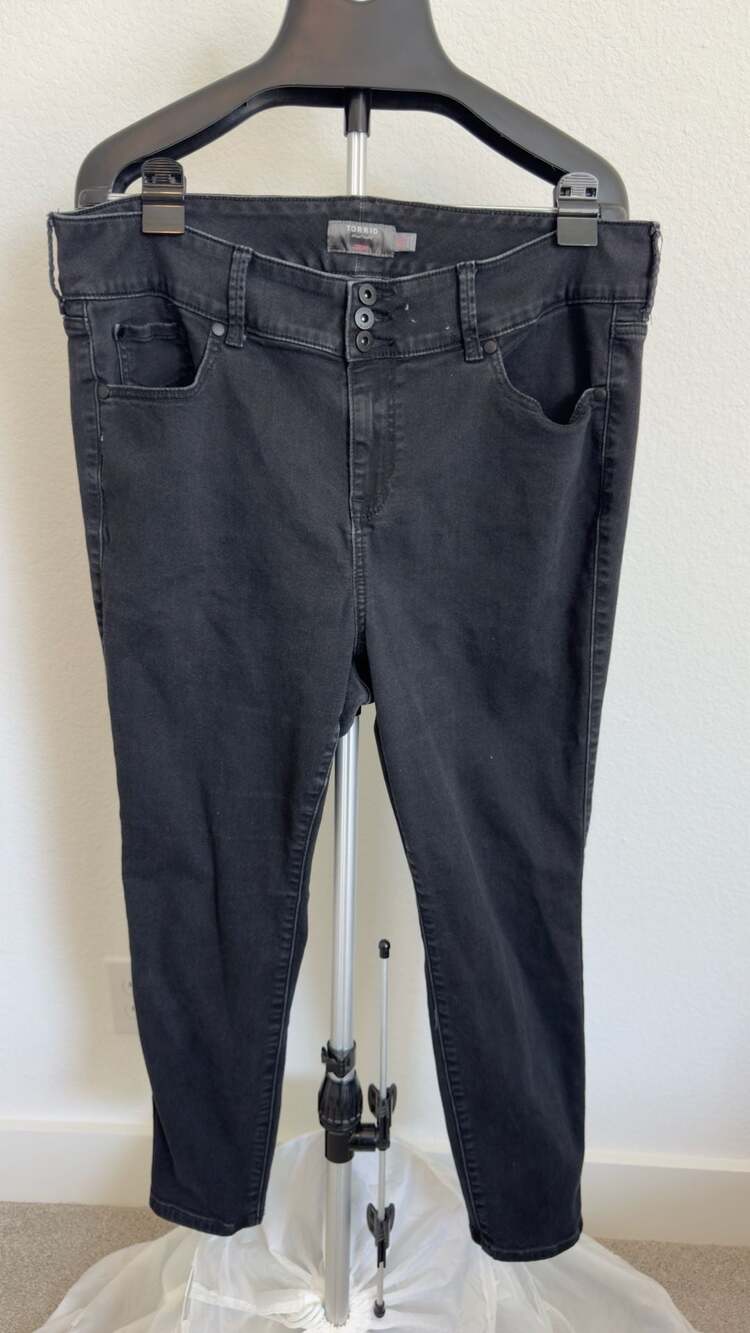 Torrid Super Soft Jegging Size 20S Black High Rise Triple Button